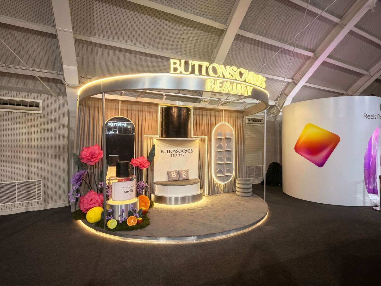 Booth exhibition premium untuk brand fashion dan beauty oleh Allets Atelier